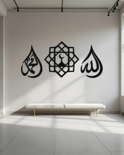 Allah Muhammed Yazılı 3 Parça Metal Tablo – duvarda görünüm