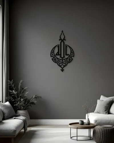 Allah Yazılı Hilal Motifli Metal Tablo – salon duvarında