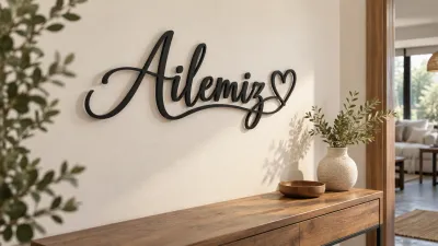 Antre duvarında asılı “Ailemiz” yazılı kişiye özel lazer kesim metal tablo