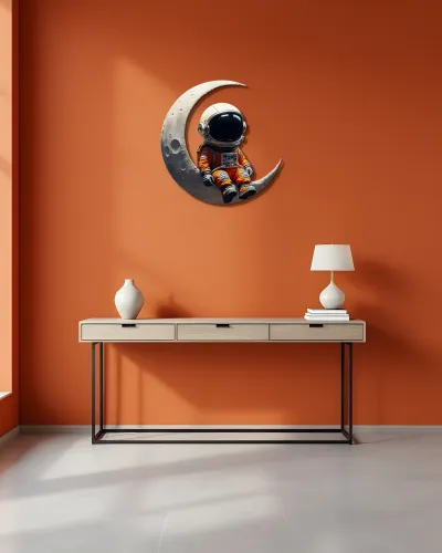 Hilal Ayda Oturan Astronot Metal Tablo – konsol üzerindeki duvarda