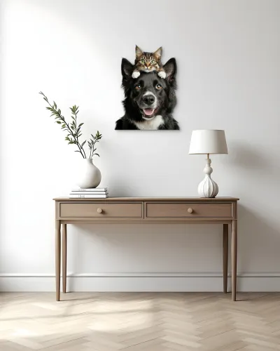 Kedi ve Köpek Dostluğu Metal Tablo – konsol üzerindeki duvarda