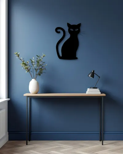 Kıvrık Kuyruklu Kedi Silüeti Metal Tablo – konsol üzerindeki duvarda