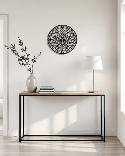 Mandala Çiçek Desenli Metal Duvar Saati – konsol üzerindeki duvarda