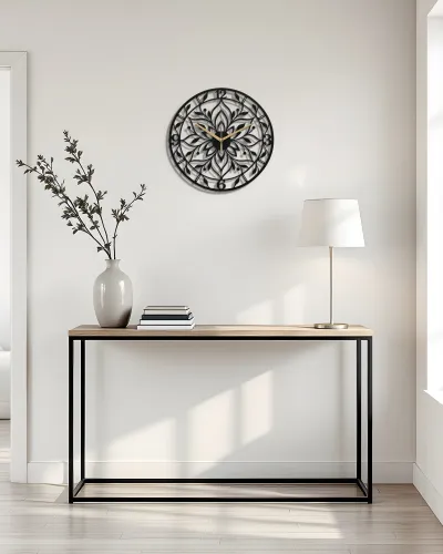 Mandala Çiçek Desenli Metal Duvar Saati – konsol üzerindeki duvarda