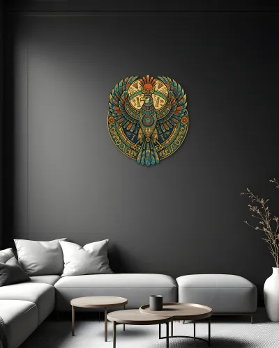 Mısır Horus Şahini Desenli Metal Tablo – salon duvarında