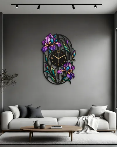 Mor İris Çiçek Desenli Metal Duvar Saati – salon duvarında