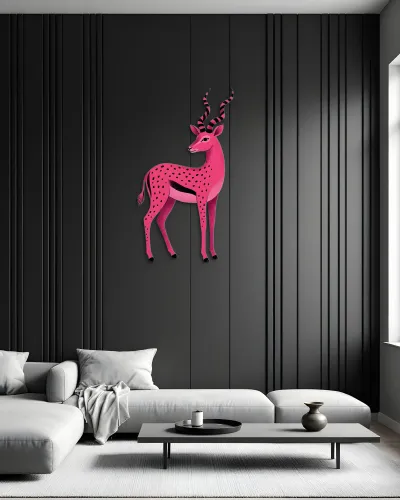 Pembe Benekli Antilop Metal Tablo – salon duvarında