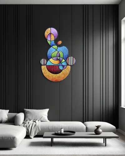 Renkli Desenli Soyut Figür Metal Tablo – salon duvarında