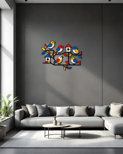 Renkli Kuş Ailesi ve Kuş Evi Metal Tablo – salon duvarında